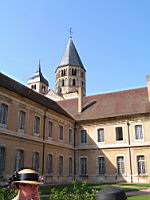 Cluny, Abbaye, Grand Transept et clocher de l'eau benite et la tour de l'horloge (6)